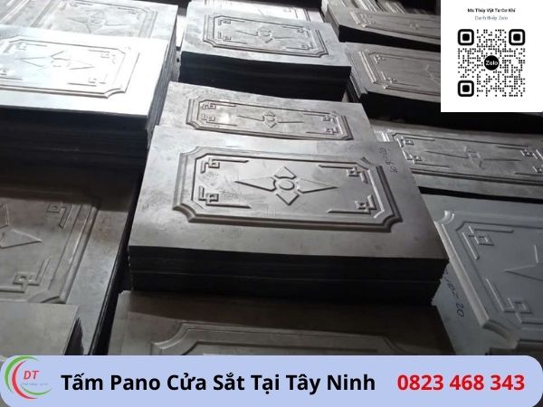 tấm pano cửa sắt